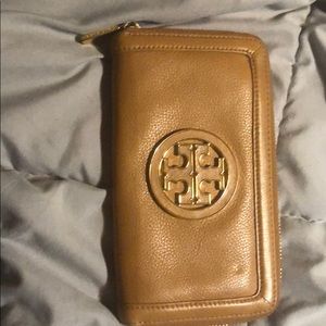 Tory Burch Amanda ZIP Continental Wallet